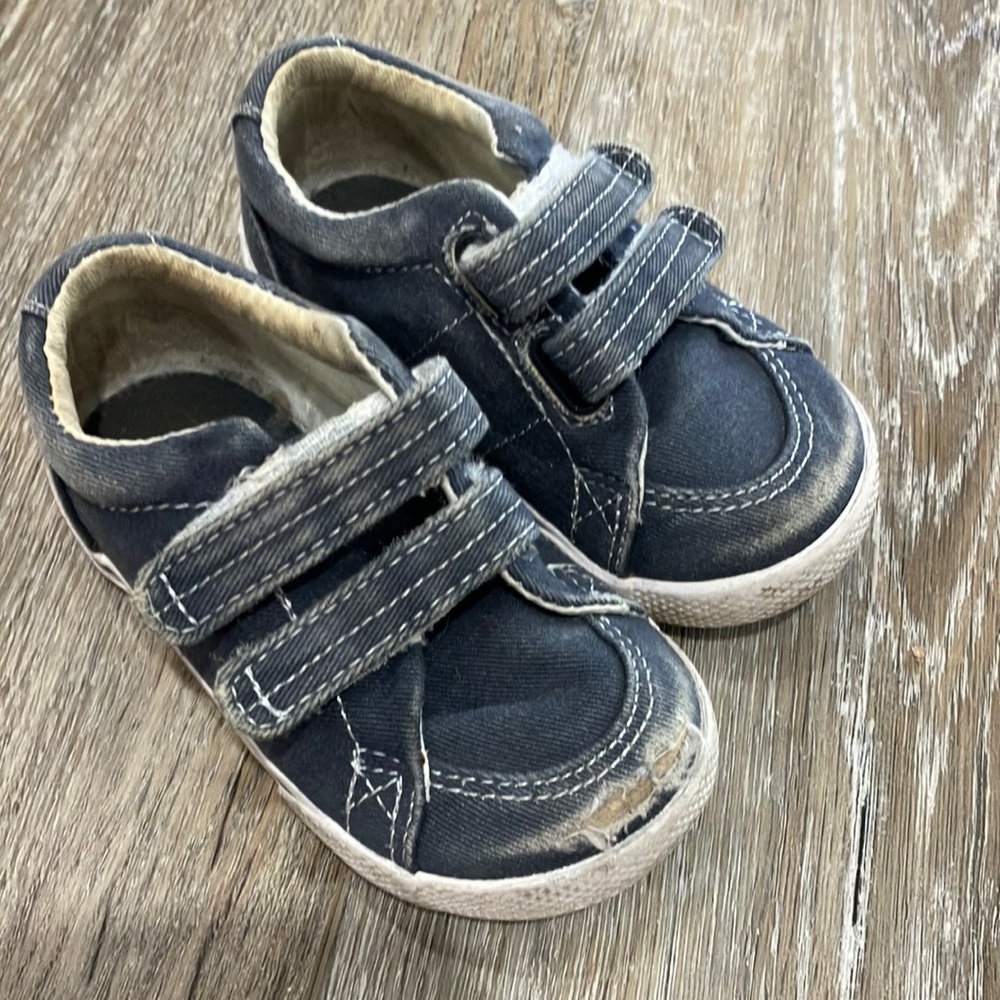Baby sperry size 4